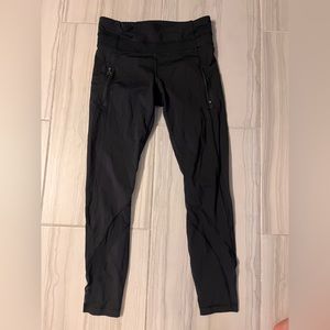 Lululemon leggings/ jogger. Tag has been cut out. Size M
